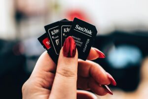 Best SD Card for Anbernic RG35XX H UK 2026: Top 3 Picks