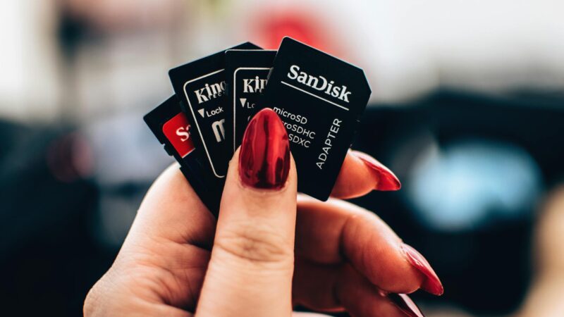 Best SD Card for Anbernic RG35XX H UK 2026: Top 3 Picks