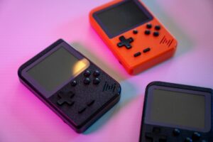 How to Choose Between OnionOS and MinUI on Miyoo Mini Plus (2026)